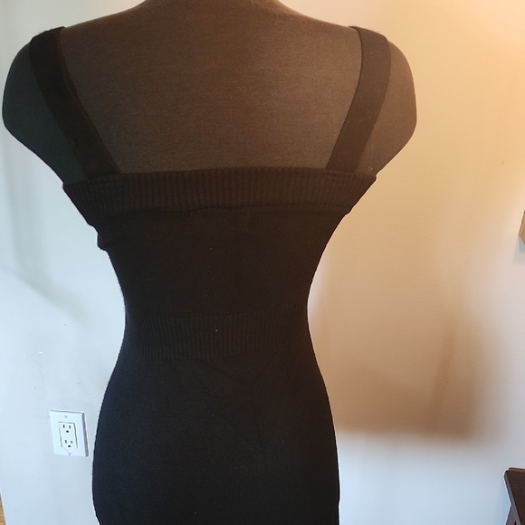 Black Ribbed Sleeveless Fitted Sweater Top - Picture 4 of 6